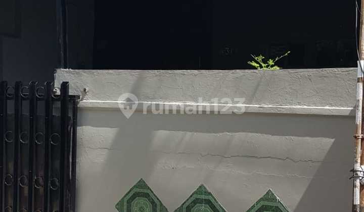 Disewakan Rumah, 2 Lantai, SHM, di Taman Ratu Disewakan Rumah, 2 Lantai, SHM, di Taman Ratu