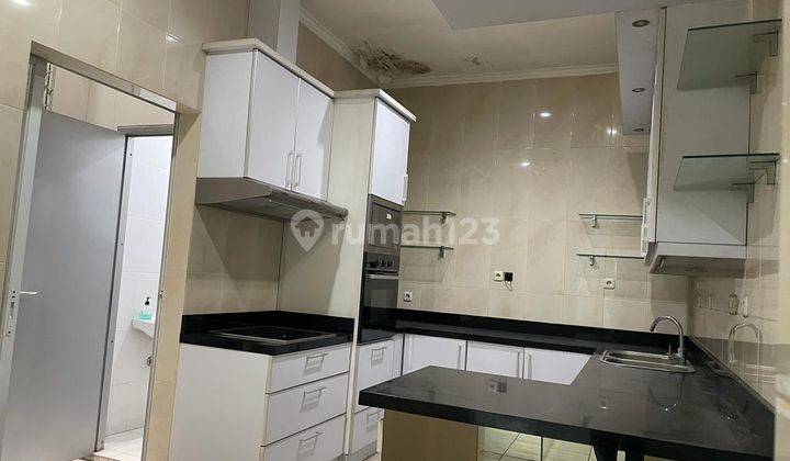 Disewakan Ruko 2.5 Lantai Mega Kebon Jeruk Jakarta Barat 2