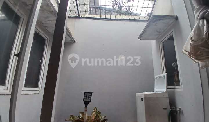 Hook House Nusa Loka BSD City Near Modern Market Tangerang 2