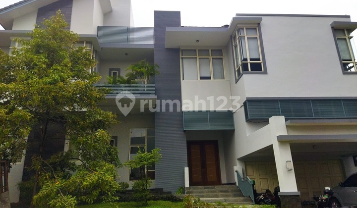 Taman Telaga Golf BSD Tangerang Selatan Banten Samping Danau Alam Taman Telaga Golf BSD Tangerang Selatan Banten Samping Danau Alam