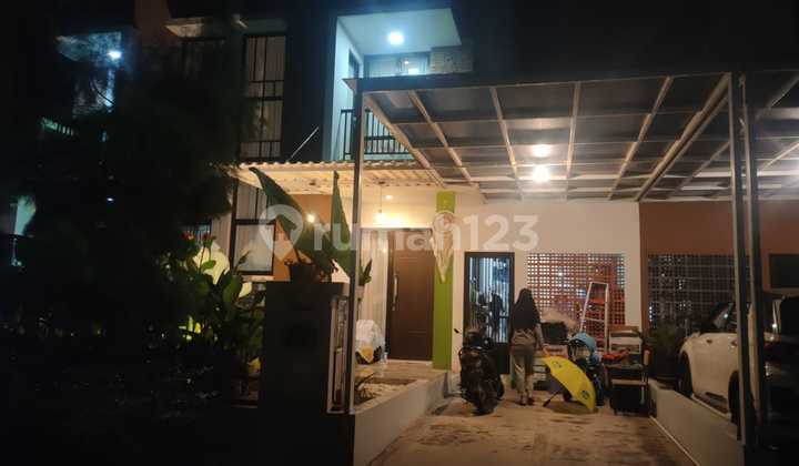 Rumah 2 Lantai Takeover di greenarra harapan indah Bekasi  1
