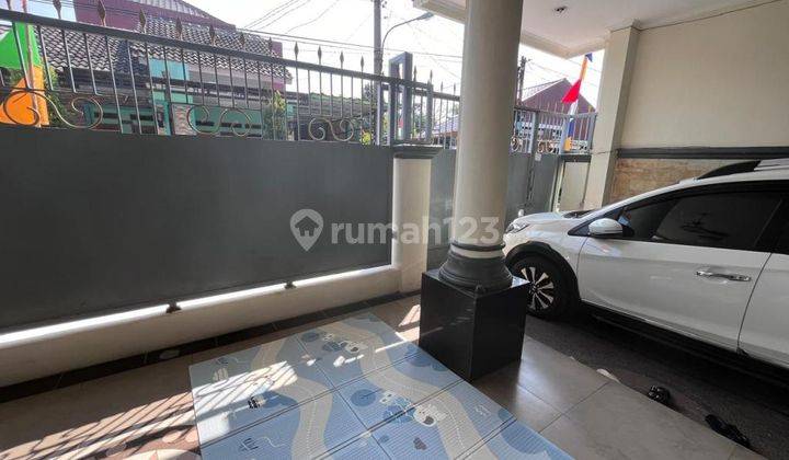 garasi/carport rumah 2 lantai bagus shm