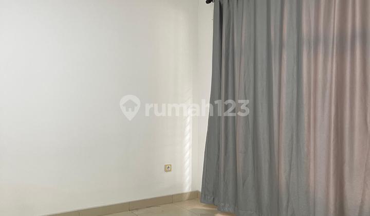 Disewakan Rumah Dua Lantai di Green Lake City 2