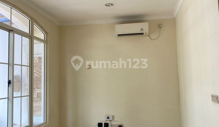 Disewakan Rumah Dua Lantaiii Termurahh Bagus