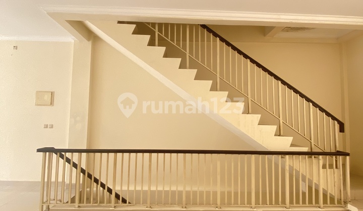 For Rent Immediately, Shop House Ready for Occupancy in Green Lake City