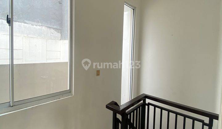  Rumah Unfurnished Bagus di Green Lake City 2