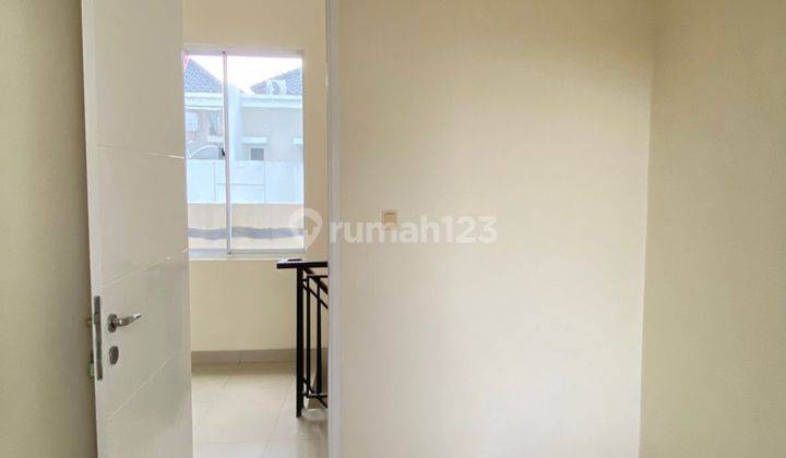 Disewakan  Rumah Unfurnished Bagus Di Green Lake 1