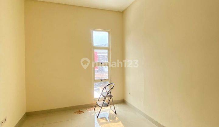  Rumah Unfurnished Bagus di Green Lake City 2