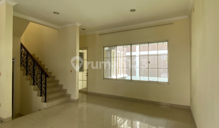 Disewakan Rumah Dua Lantai di Green Lake City 2