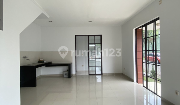 For Rent Corner House!!! Nice and Very Spacious 2