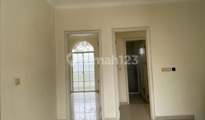 Disewakan Rumah Hadap Jalan Dekat Danau  2