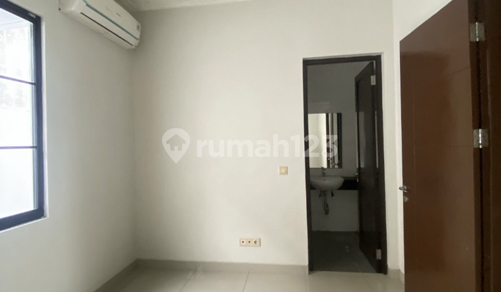 Disewakan Rumah Dua Lantaii 4Kt Siap Huni 1