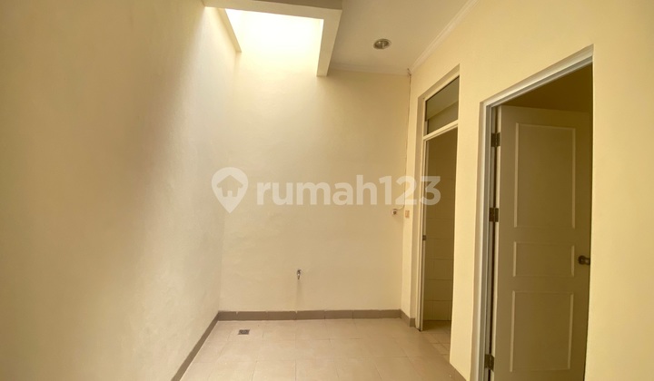 Disewakan Rumah Dua Lantai Termurahh Bagus 2
