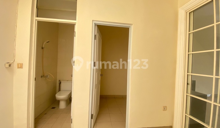 Disewakan Tumah Bagus Dua Lantaiii di Green Lake City 2