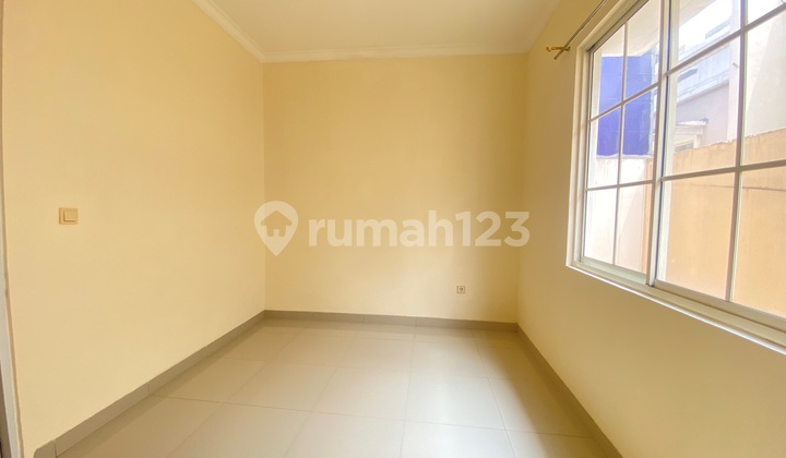 Rumah Bagus Dua Lantaii di Green Lake City 2