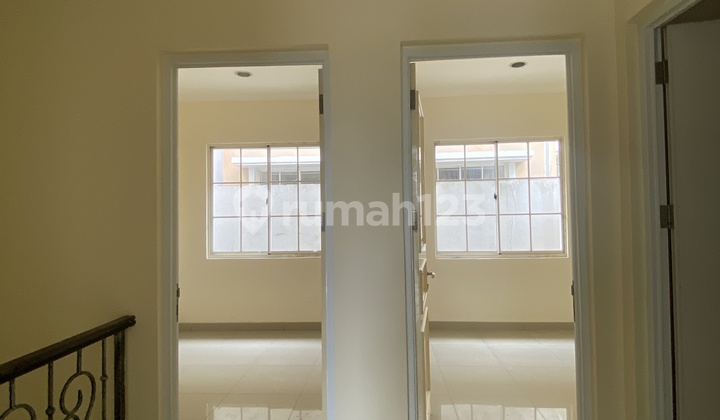 Disewakan Rumah Hoek Murah Siap Huniii Bagus 2