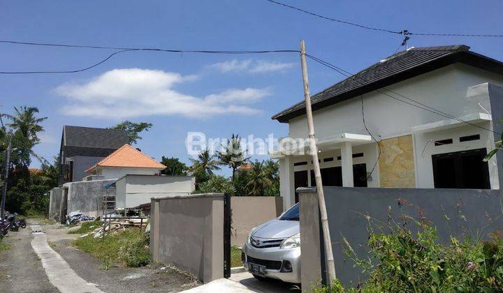 RUMAH RAPI DI BAWAH 1M DALAM LINGKUNGAN PERUMAHAN ASRI GIANYAR 1