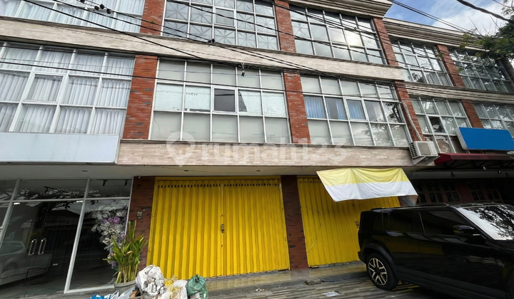 Ruko 3 Lantai di Jalan Mahendradata - Akses Besar, Lingkungan Bisnis, Siap Dikembangkan