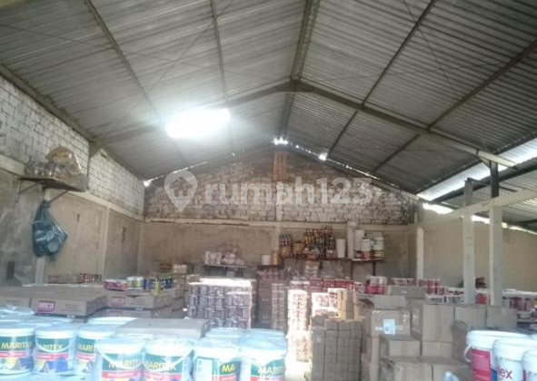 300 m² Wide Warehouse on Jl. Muding Batusangyang - 12 m Road Access, South Facing, Ready for Rent!