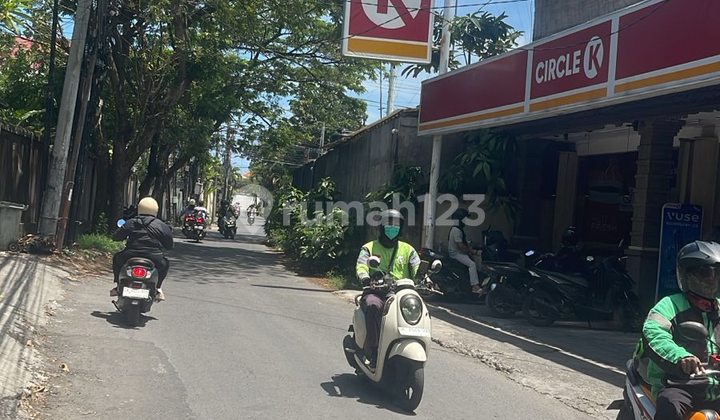 3-Bedroom Villa on a 100 sqm Plot in Kerobokan Klod – Quiet & Strategic Location, 10,000 W Electricity!