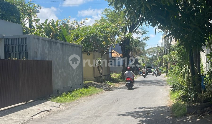 3-Bedroom Villa on a 100 sqm Plot in Kerobokan Klod – Quiet & Strategic Location, 10,000 W Electricity!