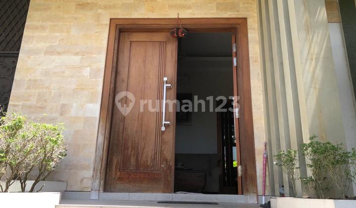 Villa Tropis Eksklusif di Berawa - View Sawah, Privasi Tinggi, Siap Huni di Jantung Canggu