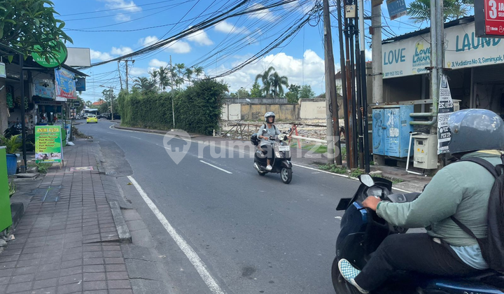 Strategic Shop for Rent on Yudistira Street – Affordable Price for Business