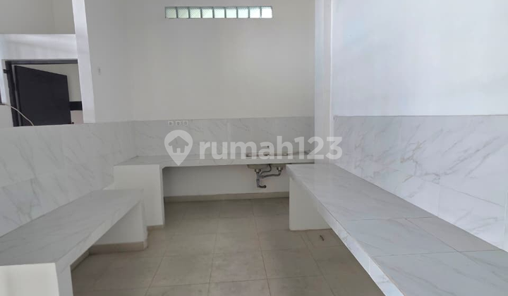 Spacious 3BR/3Bath House on Tangkuban Perahu Street - Comfort & Large Capacity!