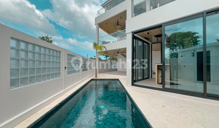 Smart‐Luxury Villa 5BR di Tumbak Bayuh - Tenang, Sentral & Siap Hidup Premium Smart‐Luxury Villa 5BR di Tumbak Bayuh - Tenang, Sentral & Siap Hidup Premium