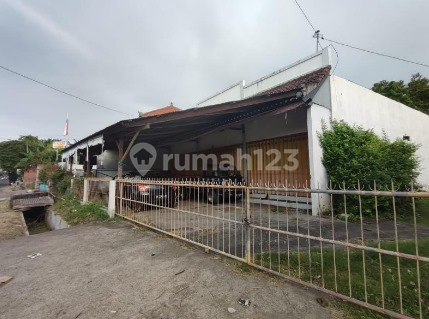 Toko & Gudang Strategis di Jalan Utama Seririt – Akses 8 Meter, Lokasi Perdagangan
