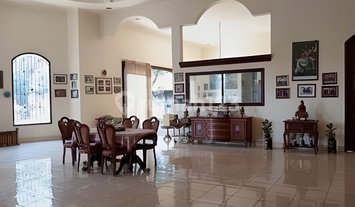 7-Bedroom Spacious Villa in Gianyar Bali – Near the Beach & Popular Destinations!