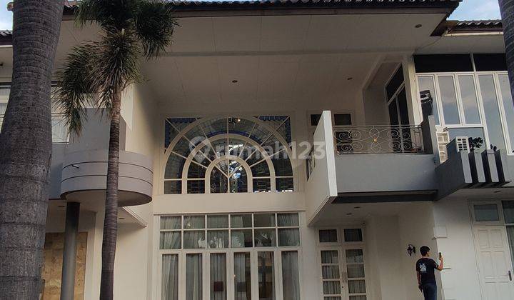 Jual Rumah Bergaya Kontemporer Moderen di Menteng 1