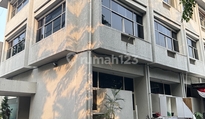 Jual Gedung Lokasi Strategis di Menteng Jakarta Pusat
