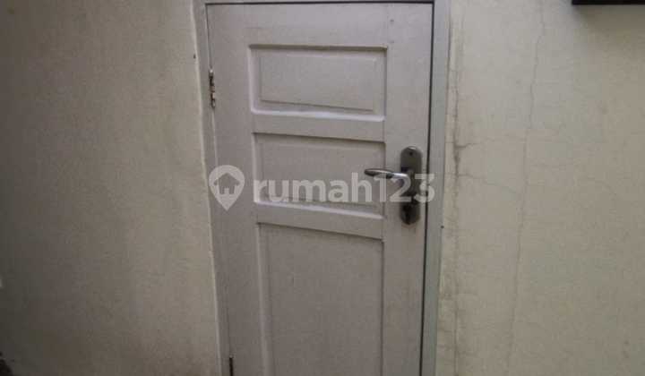 Rumah Siap Huni 2 Lantai di Jakarta Pusat 2