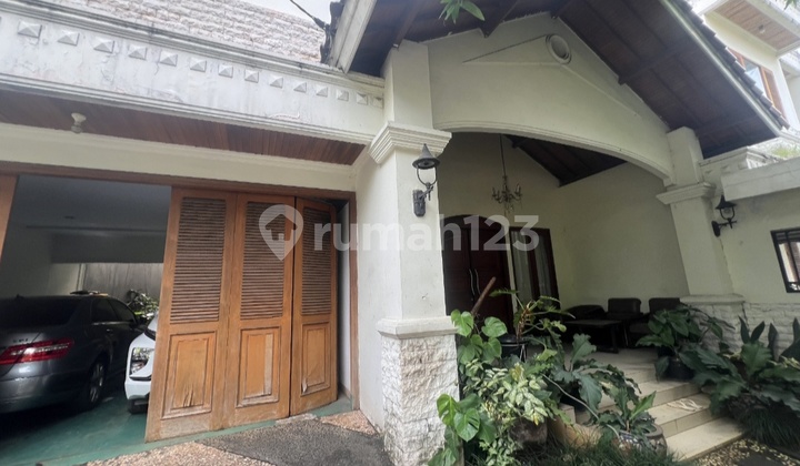 Ready-to-Occupy House in a Strategic Location in Menteng Ready-to-Occupy House in a Strategic Location in Menteng