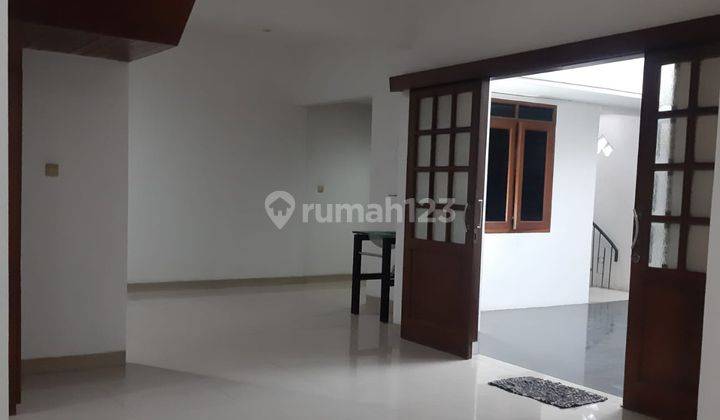 Disewakan Rumah 2 Lantai Cantik dan Terawat di Jl.Pasir Jaya, Bdg 2