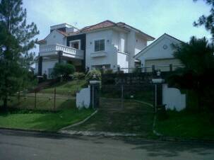 Rumah Dengan Pool Dan Backyard Luas Sentul City, Bogor 2