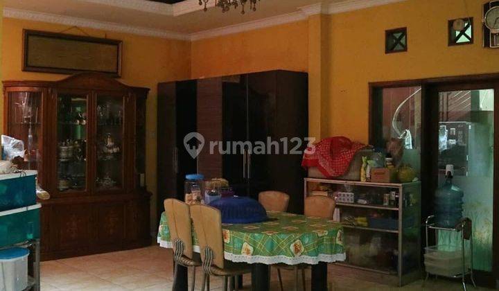 Rumah Pinggir Jalan Raya 1