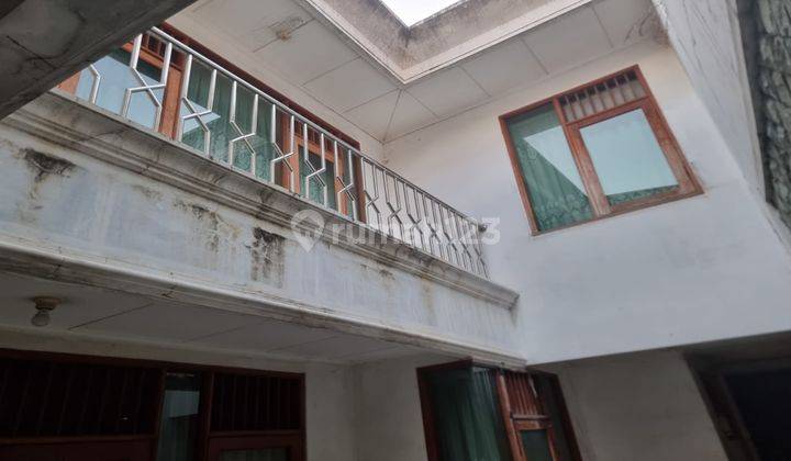 Rumah Dalam Komplek Dengan Lokasi Depan Taman, Jalan Besar, Asri, Aman & Strategis 1