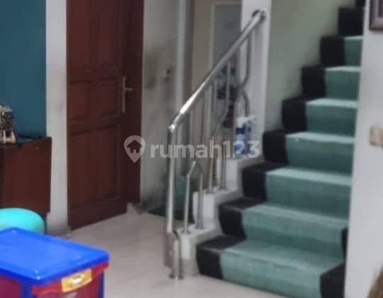 Rumah Dalam Komplek Dengan Lokasi Depan Taman, Jalan Besar, Asri, Aman & Strategis 2