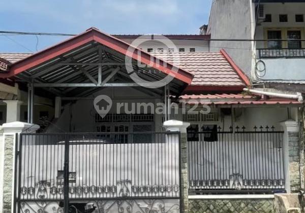 Dijual Rumah Siap Huni Dalam Komplek Puri Gading Dekat Tol Jatiwarna di Pondok Melati Bekasi
