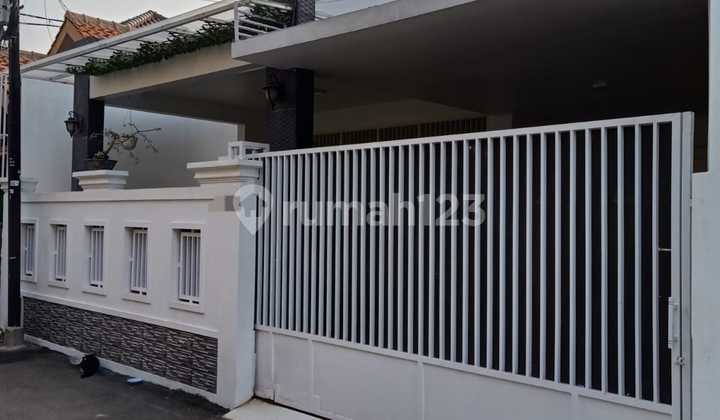 For Sale: Move-in Ready House in a Complex in Utan Kayu with Rawamangun Toll Access, Matraman, East Jakarta. 2