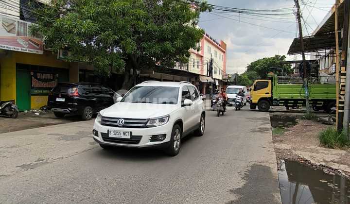 3-Storey Shophouse near Station in North Bekasi 3-Storey Shophouse near Station in North Bekasi