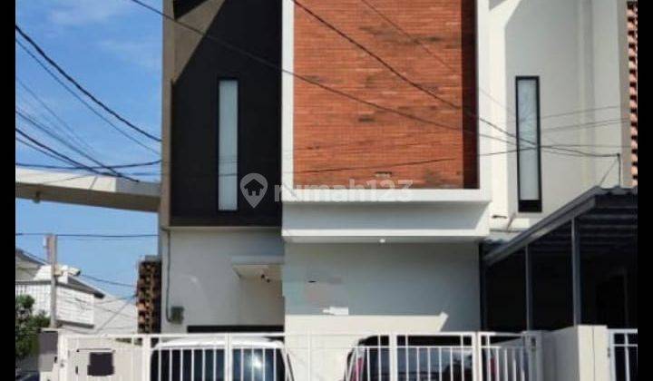 Dijual Rumah 2 Lantai Ada Kolam Renang di Jatiwaringin Bekasi  1