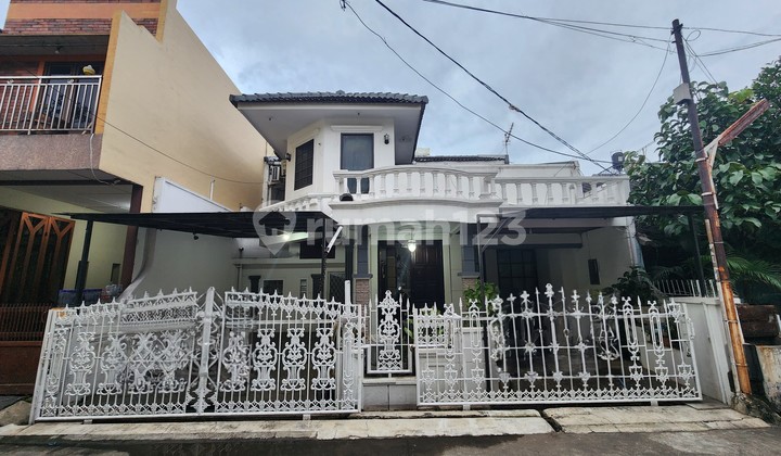Ready-to-Occupy House for Sale Near Galaxy Mall Jaka Setia Bekasi Ready-to-Occupy House for Sale Near Galaxy Mall Jaka Setia Bekasi