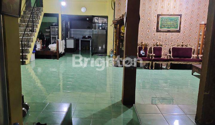 TANAH BERIKUT RUMAHNYA  ADA KOSAN 6 PINTU DAN KIOS 5 PINTU  LISTRIK ADA 6  BOK PAKE  TOKEN 1