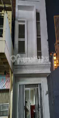 Strategic 2-Story Shophouse Raden Saleh Depok 1