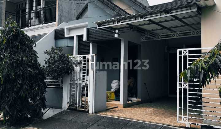 Hook House + 3 Unit Rental Rooms in Taman Cipayung, Depok 2