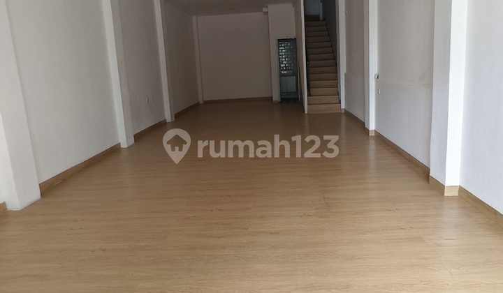 Strategic 2½ Story Shop House in Tole Iskandar, Depok 2