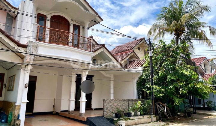 Strategic 2-Story Residence in Tole Iskandar Depok